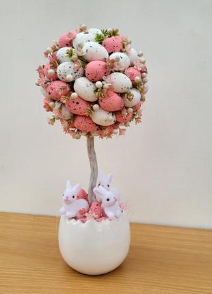 Пасхальна композиція у вигляді дерева (топіарію) з яєць та з з милими білими флоковими зайчиками