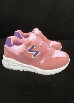 Легенькі кросівки