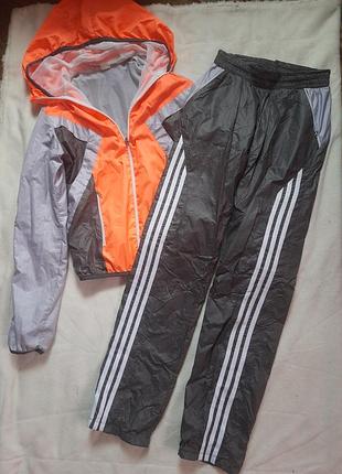 Класний,яскравий, не промокає