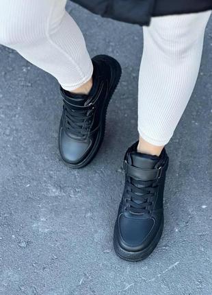 Жіночі зимові кросівки, із шкіри, утеплені на хутрі, чорні5 фото