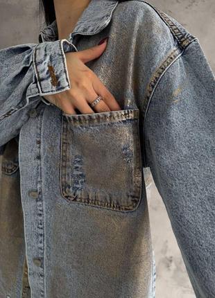 Женская удлиненная джинсовая куртка прямого кроя6 фото