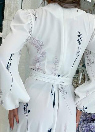 Платье миди с длинными рукавами и цветочным принтом, белое10 фото