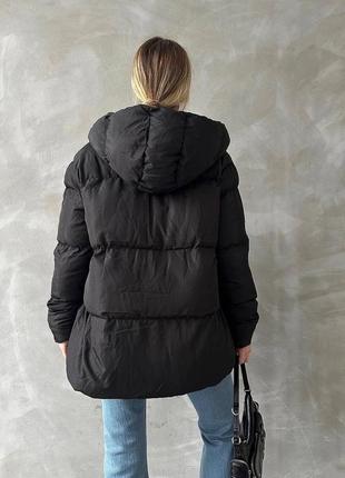 Жіноча зимова курточка, оверсайз, з капюшоном, чорна3 фото