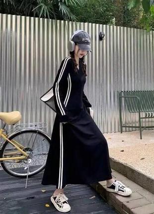 Жіноча приталена сукня максі, зі смужками, чорна5 фото