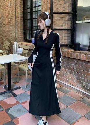 Жіноча приталена сукня максі, зі смужками, чорна2 фото