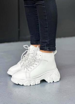 Жіночі зимові черевики зі шкіри, утеплені на хутрі, білі