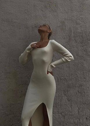 Облягаюча сукня міді, з розрізом на стегні, бежева3 фото