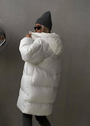 Жіноча зимова курточка, подовжена, з капюшоном, біла2 фото