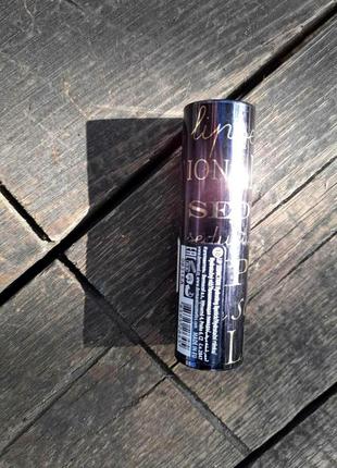 Увлажняющая помада  10