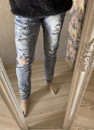 Классные рваные джинсы скинии 50-52 р