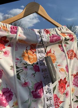 Новая женская короткая юбка с цветочным принтом от prettylittlething2 фото