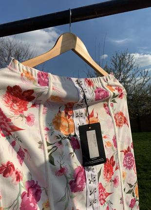 Новая женская короткая юбка с цветочным принтом от prettylittlething4 фото