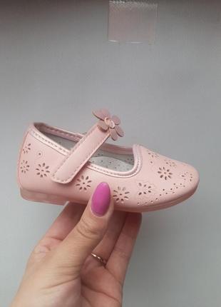 Туфли детские розовые для девочки цветочка на липучке3 фото