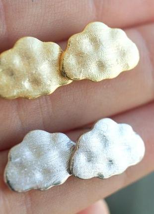 Серьги гвоздики "тучки" с лунным камнем. гипоаллергенные родированные серьги9 фото