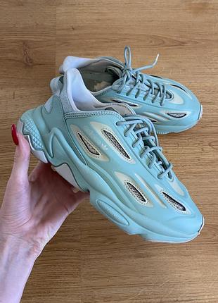 Кросівки adidas ozweego celox мʼятного кольору