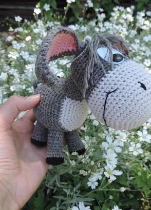 Ослик иа вязаная игрушка