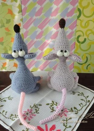 Крыса ручная вязаная игрушка