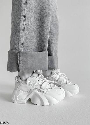 Кроссовки белые