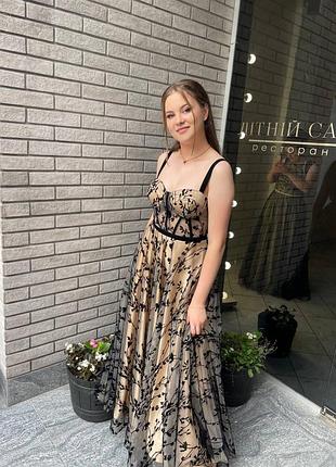 Изысканное платье для праздника