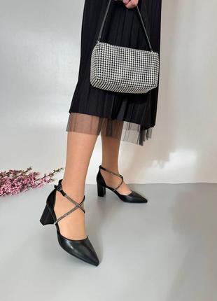 Туфли на каблуке женские с каменными нарядными