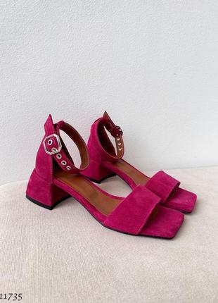 Босоножки замшевые