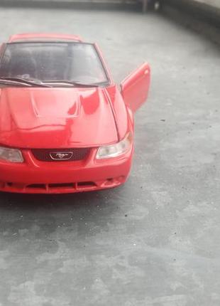 Модель mustang 1:24 машинка металічна близько 18см