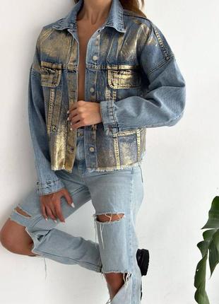 Женская джинсовая куртка с напылением, джинсовка, с золотым, серебряным напылением, классическая, джинс, базовая2 фото
