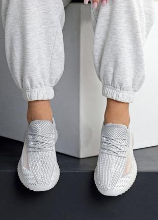 Шикарные женские кроссовки под бренд, текстильные, светло-серые изики, доступная цена,6 фото