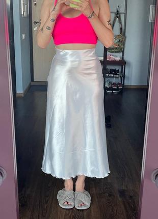 Новая юбка белая атлас1 фото