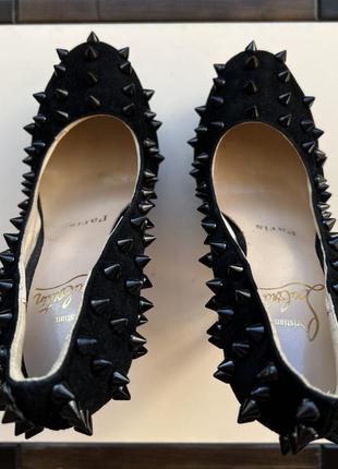 Christian louboutin черные замшевые туфли с шипами размер 369 фото