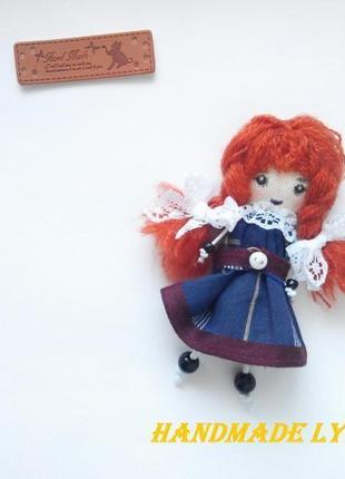 Текстильна лялька брошка "школярка"1 фото