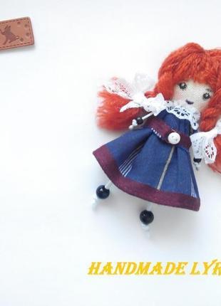 Текстильна лялька брошка "школярка"3 фото