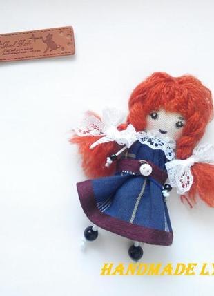 Текстильна лялька брошка "школярка"2 фото