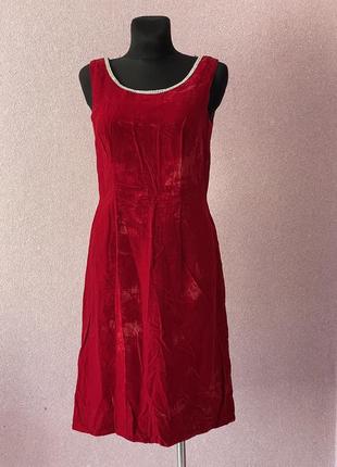 Красное бархатное элегантное платье