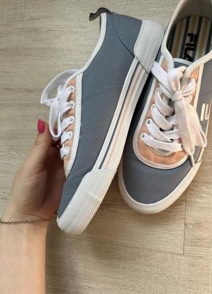 Кросівки/кеди жіночі3 фото