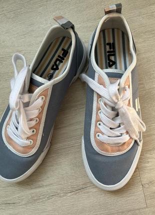 Кросівки/кеди жіночі4 фото