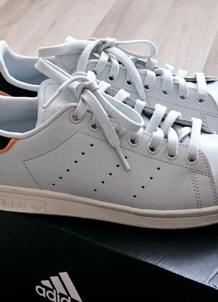 Кроссовки adidas stan smith.