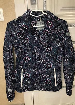 Женская  приталенная ветровка icepeak