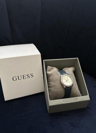 Стильний годинник guess