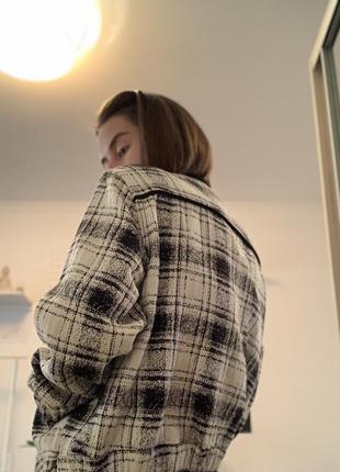 Курточка від mango