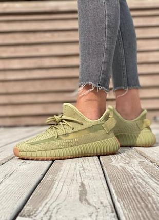 Женские кроссовки adidas yeezy boost 350 v2 sulfur скидка sale &lt;unk&gt; smb