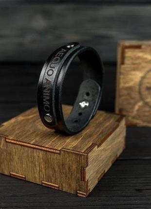 Браслет черный с гравировкой на табличке