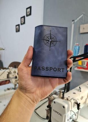 Шкіряна обкладинка на паспорт з персональним гравіюванням3 фото
