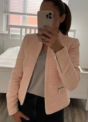 Розово персиковый пиджак жакет блейзер mango твидовый жакет