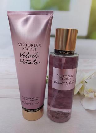 Спрей для тіла velvet petails victoria's secret