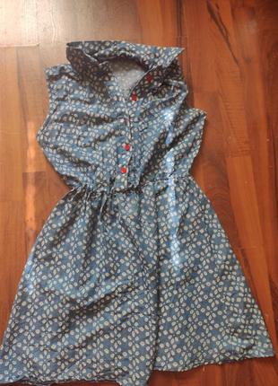 Платье с пуговицами