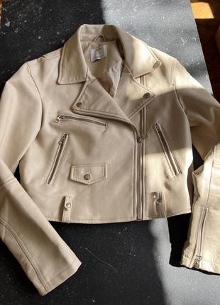 Косуха bershka беж