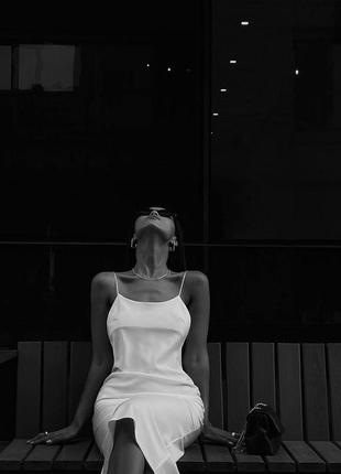 Чарівна жіноча довга шовкова сукня на бретельках5 фото