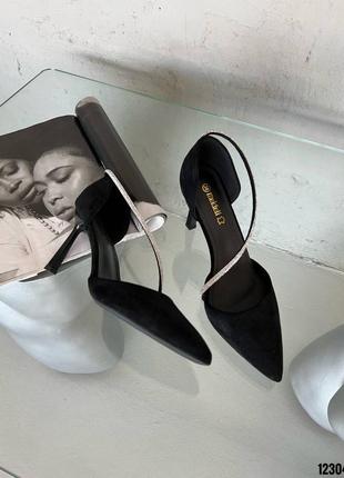 Черные замшевые туфли на тонком каблуке1 фото