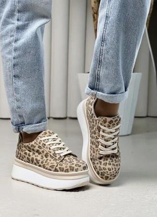 Леопардовые кроссовки